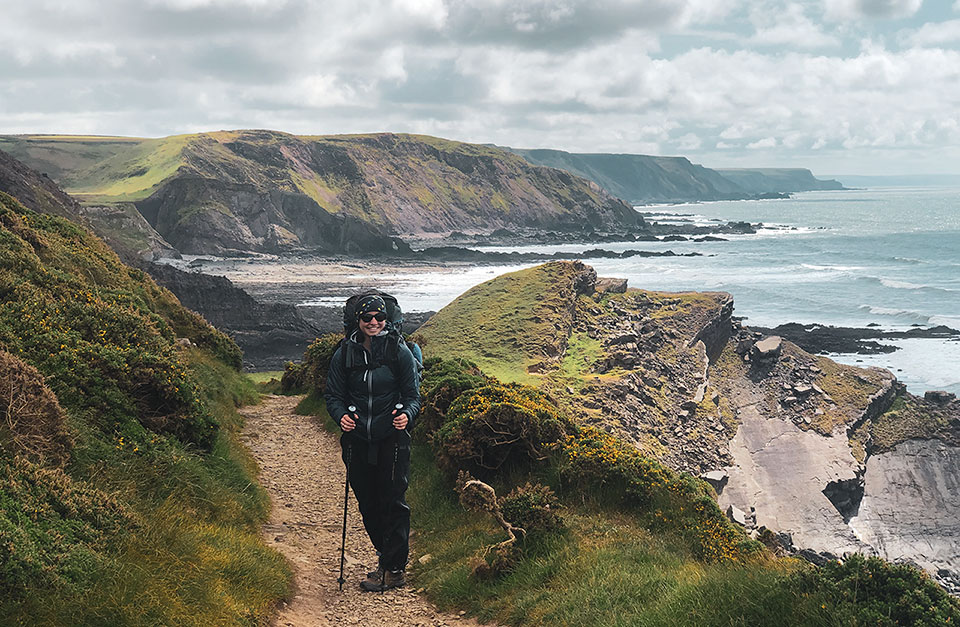 Fernwanderin in schöner Kulisse